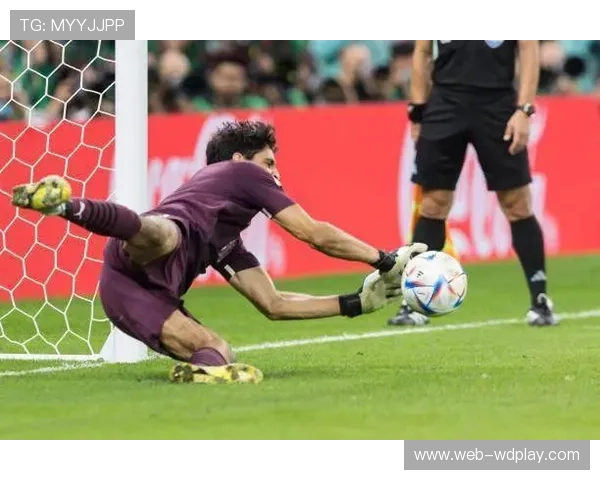 门将神扑：塞维利亚女足门将高接低挡力保球门不失